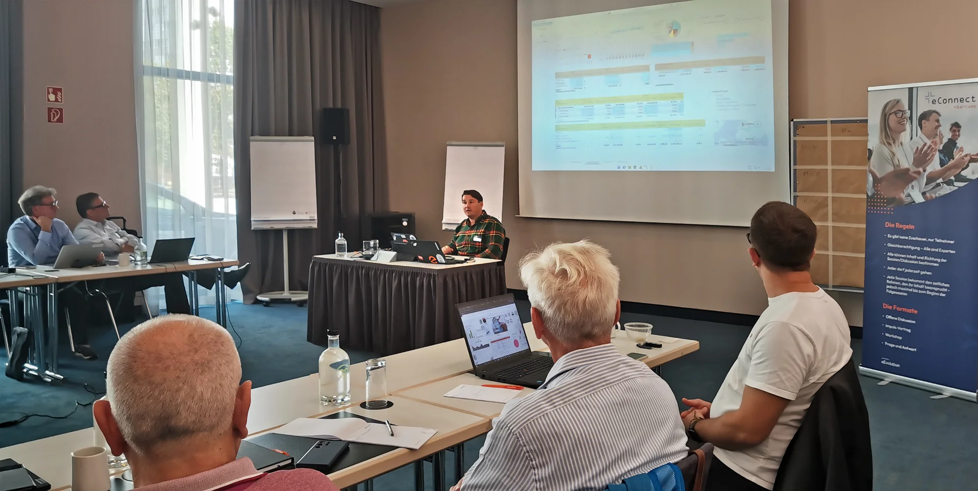 Johannes Hoffmann erläutert die Neuerungen innerhalb eEvolution ERP beim eConnect Barcamp in Leipzig